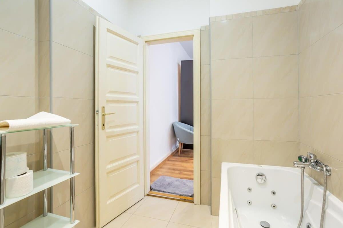 Ultra New Large And Quiet Apartment *