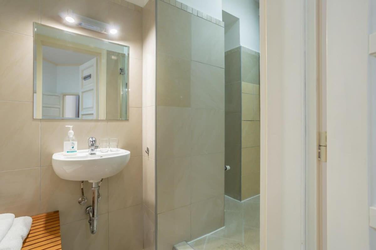 Apartment Ultra New Large And Quiet Budapest