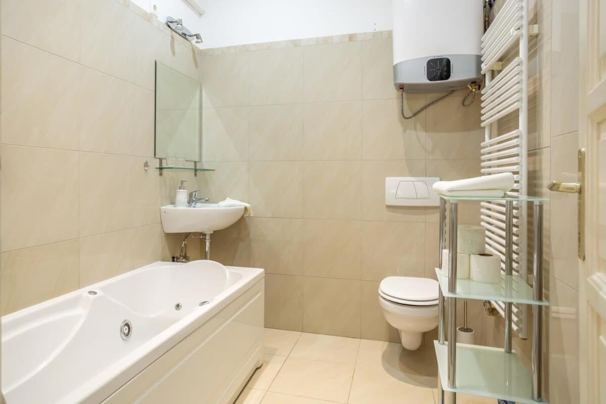 Ultra New Large And Quiet Apartment Budapest