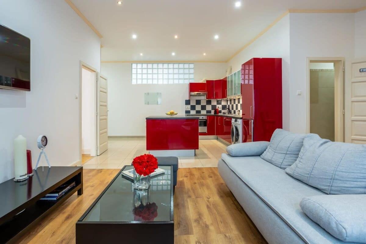 Ultra New Large And Quiet Apartment Budapest