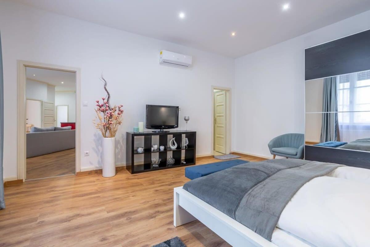 Apartment Ultra New Large And Quiet Budapest