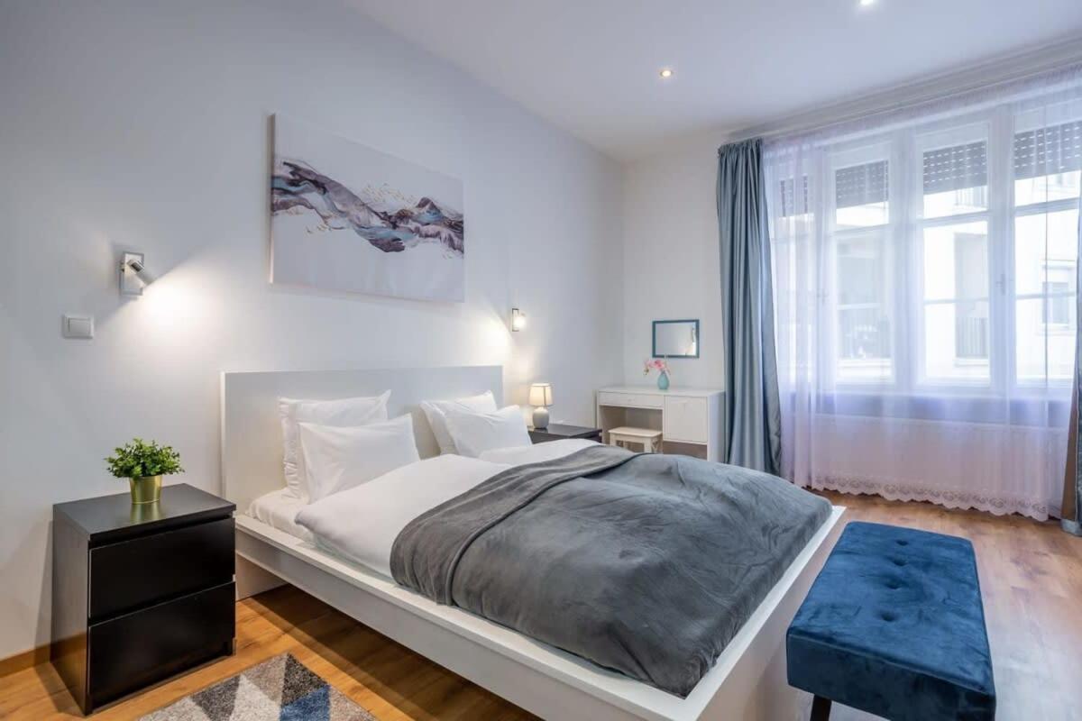 Apartment Ultra New Large And Quiet Budapest